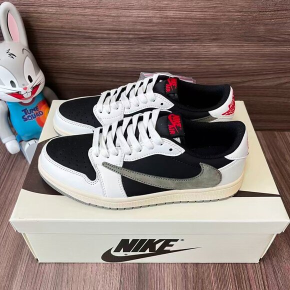 Jordan 1 Retro OG x Travis Scott Low Olive - Picture 1 of 9